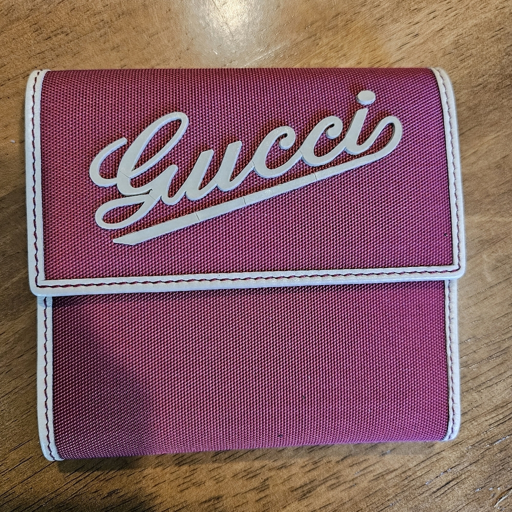 Gucci Pink Wallet with Cream Accents PINK RARE AUTHENTIC .  EXCELENT